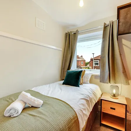 3 Bed Home, With Parking Sleeps 5 People Located Close To Etihad Stadium & City Centre - Elm-G House Droylsden Exterior photo