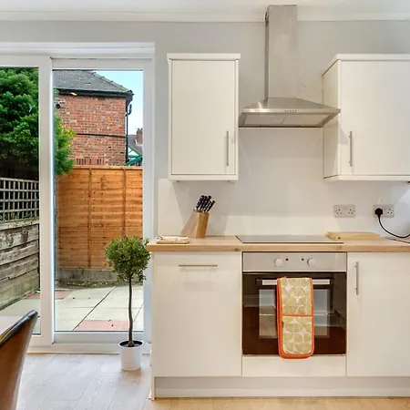 3 Bed Home, With Parking Sleeps 5 People Located Close To Etihad Stadium & City Centre - Elm-G House Droylsden Exterior photo