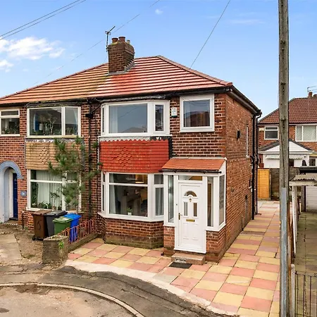 3 Bed Home, With Parking Sleeps 5 People Located Close To Etihad Stadium & City Centre - Elm-G House Droylsden Exterior photo