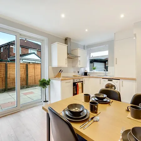 3 Bed Home, With Parking Sleeps 5 People Located Close To Etihad Stadium & City Centre - Elm-G House Droylsden Exterior photo