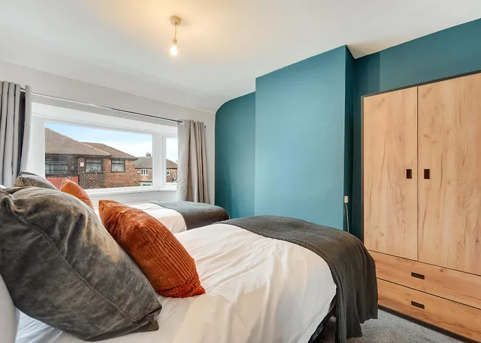 3 Bed Home, With Parking Sleeps 5 People Located Close To Etihad Stadium & City Centre - Elm-G House